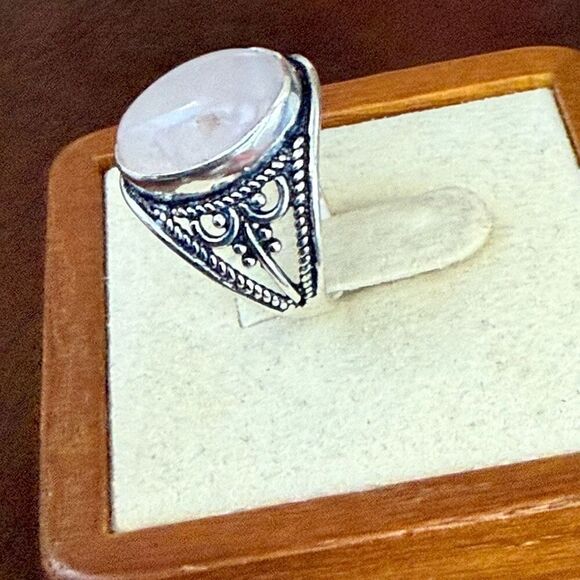 Natural Rose Quartz Gemstone Ring Oval Framed Size 6 New - Picture 2 of 6